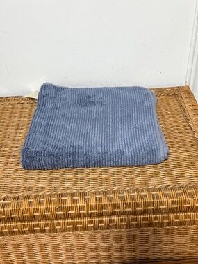 Veritas Soft, ribbed blue bath towel. Sz. 28"x54"